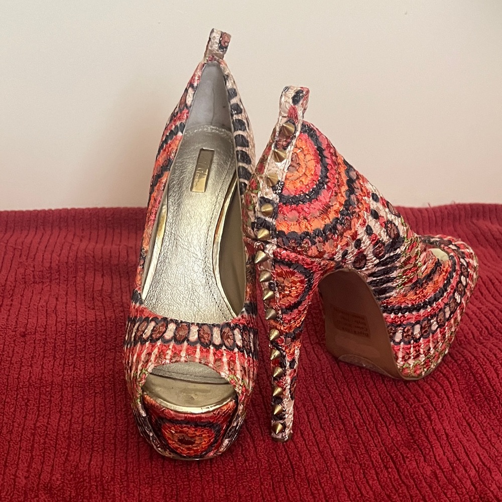 Wild Pair Orange Peep-Toe Spiked Platform Heels size 8